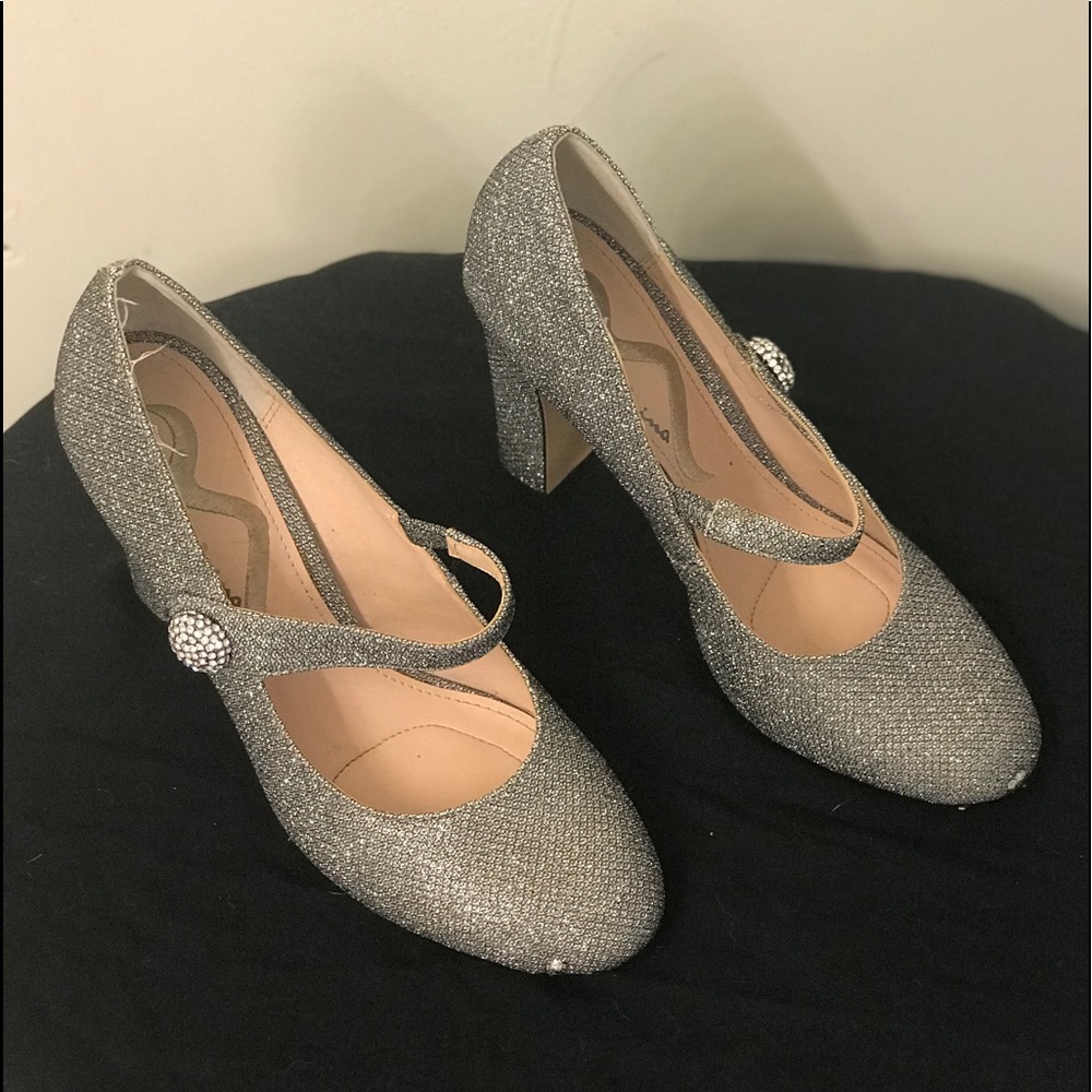 Incredible Silver Heels Sparkle Button Strap - image 3